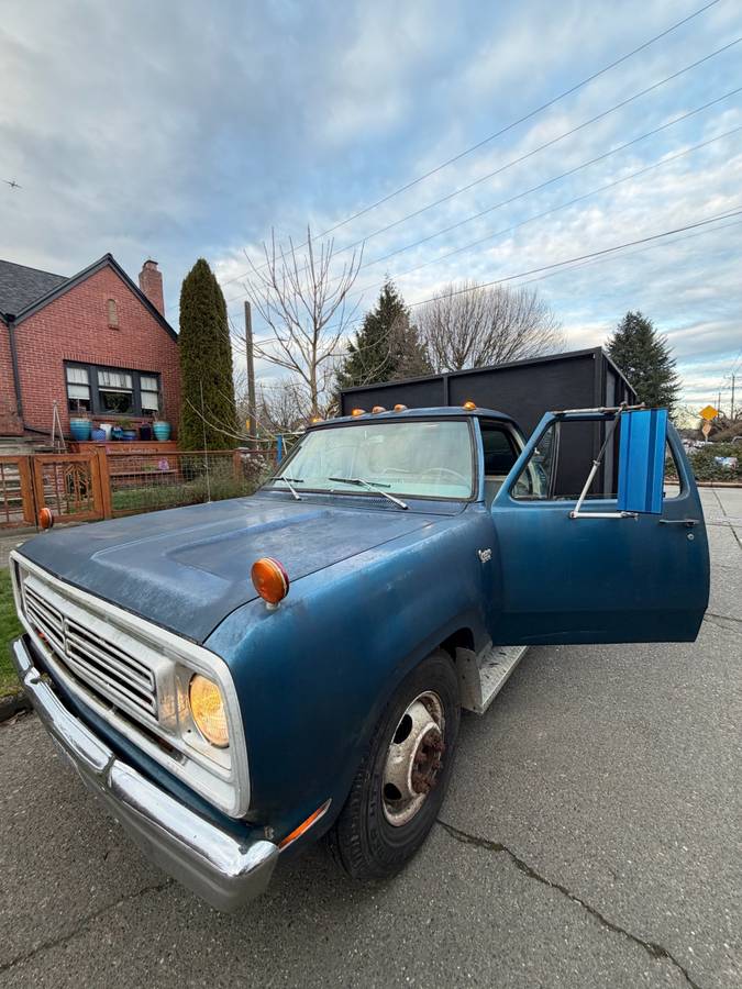 Dodge-Ram-1973-blue