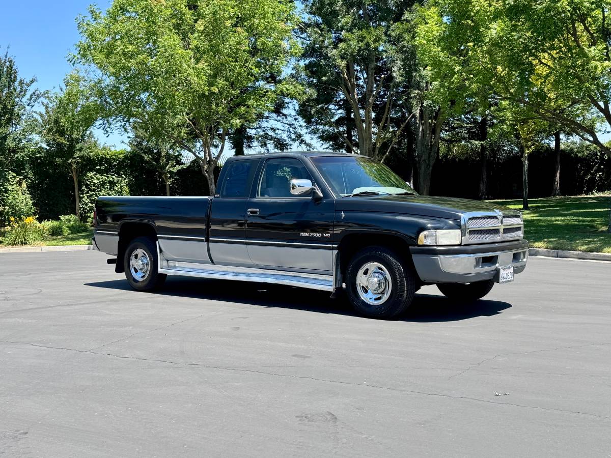 Dodge-Ram-2500-1995-black