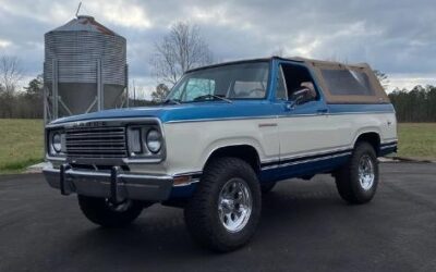 Dodge Ram Charger 383 factory a/c 2 tops frame off. No rust Nevada 1977