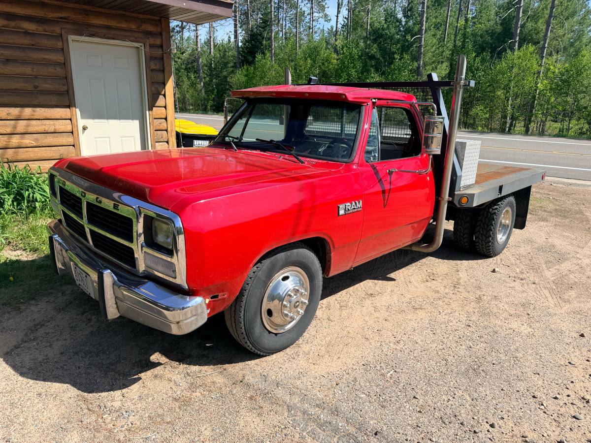 Dodge-Ram-d350-diesel-1989-red
