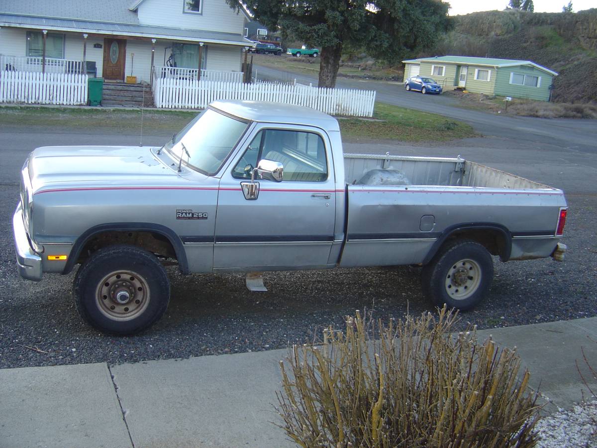 Dodge-Ram-diesel-1991-grey