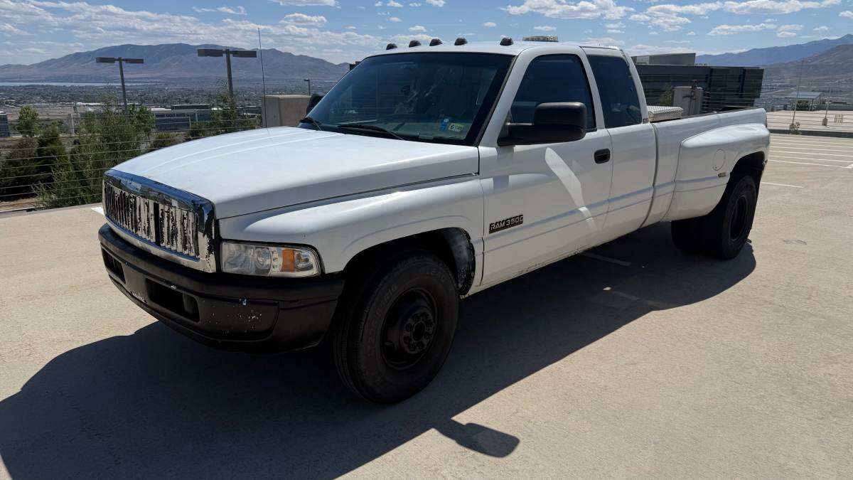 Dodge-Ram-diesel-cummins-3500-1995-white