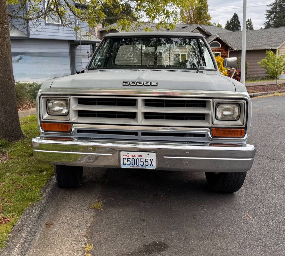 Dodge-Ram-w150-1987-grey