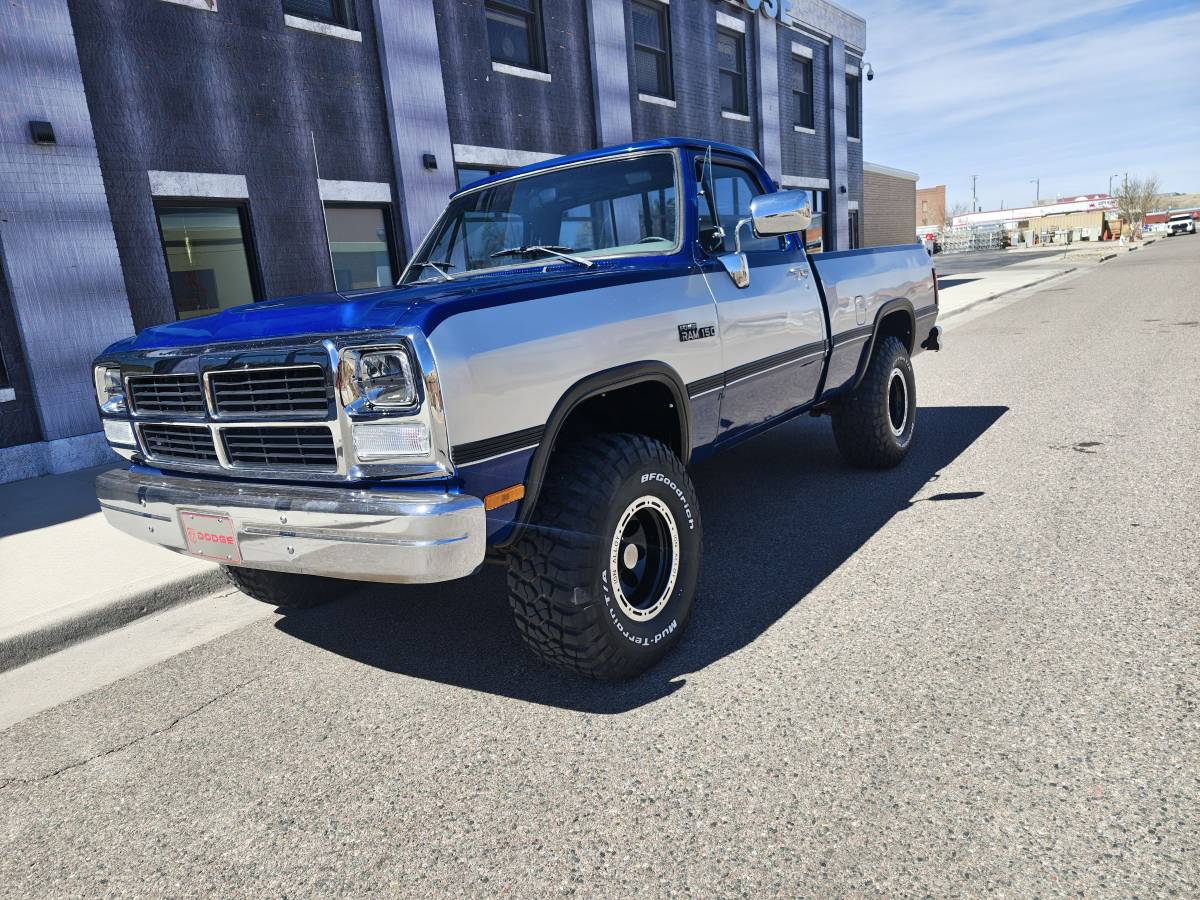 Dodge-Ram-w150-1992-blue