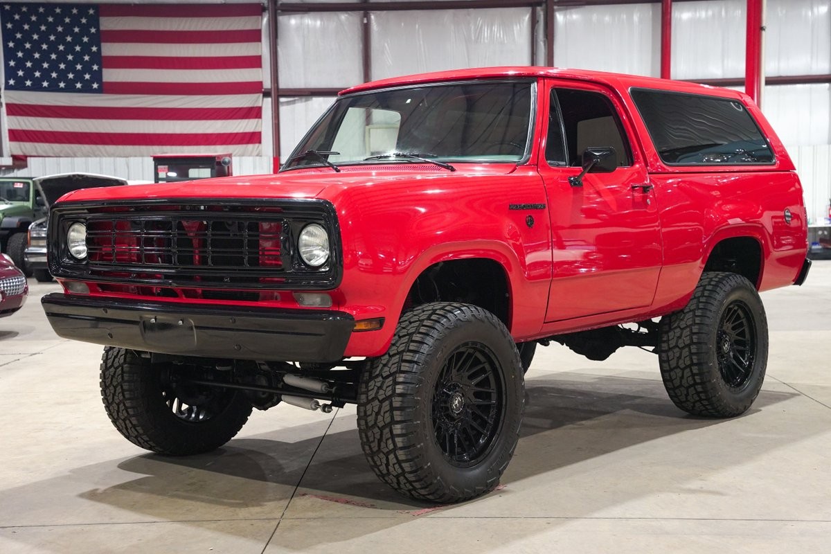 Dodge-Ramcharger-1976-SUV-Black