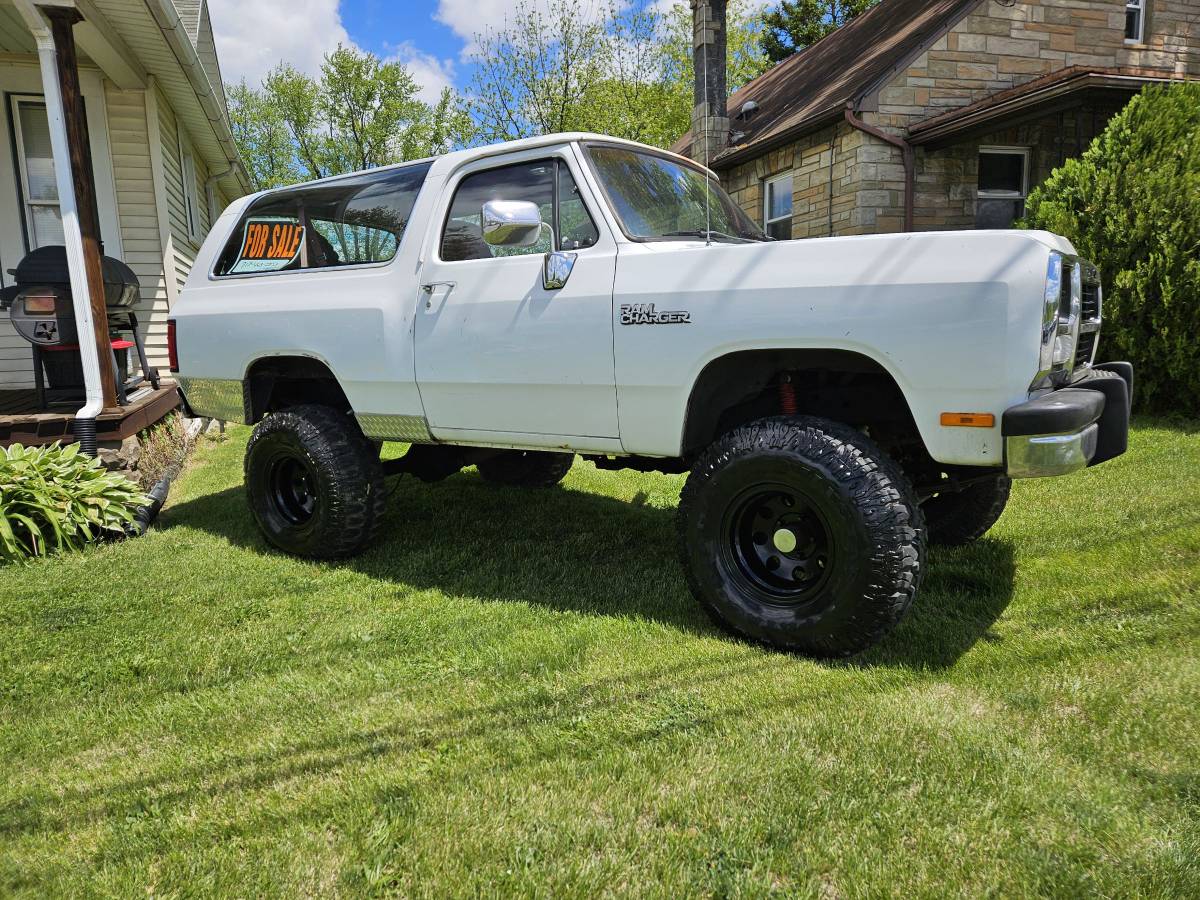 Dodge-Ramcharger-1991-white