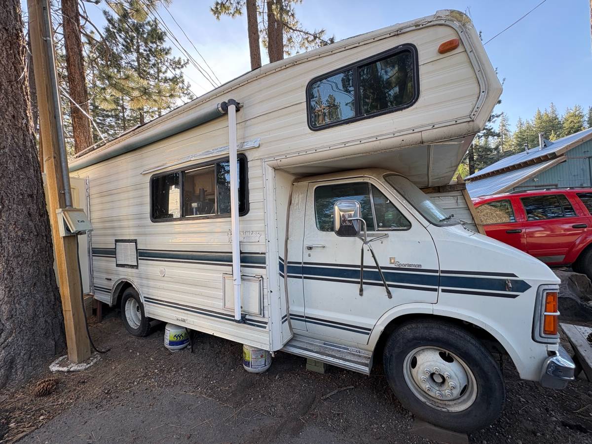 Dodge-Sprinter-3500-1979-yellow