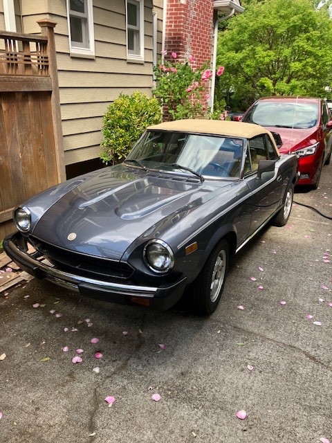 Fiat-124-Spider-1981-Convertible-Brown