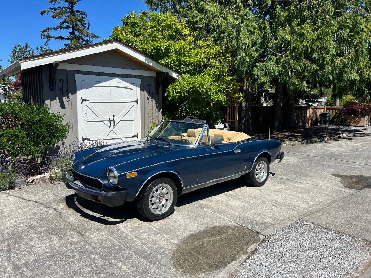Fiat-Spider-2000-1981-blue