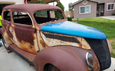 Ford 2 Door Sedan (Humpback) 1937