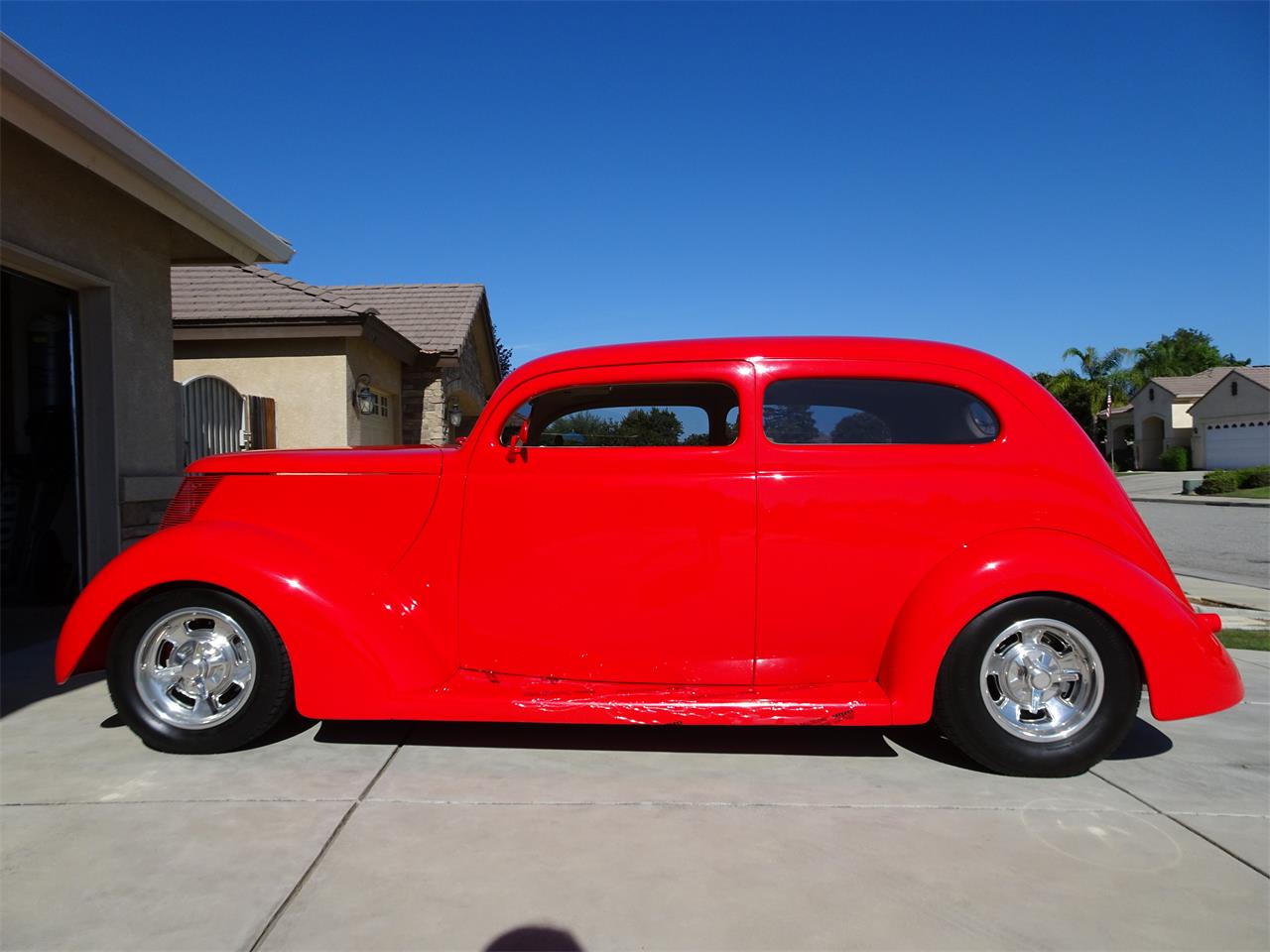 Ford-2-dr-sedan-1937-Carmine-Porsche-Red-IvoryTan