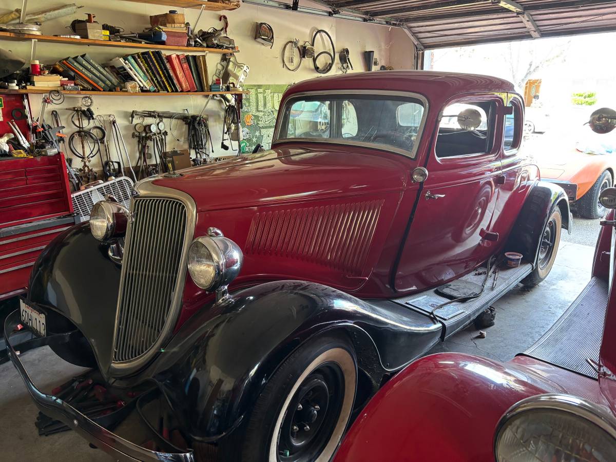 Ford-5-window-coupe-1934-red