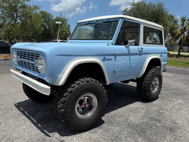 Ford-Bronco-1968-Acadian-Blue-Black