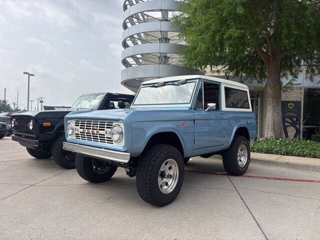 Ford-Bronco-1968-Brittany-Blue-Deerskin