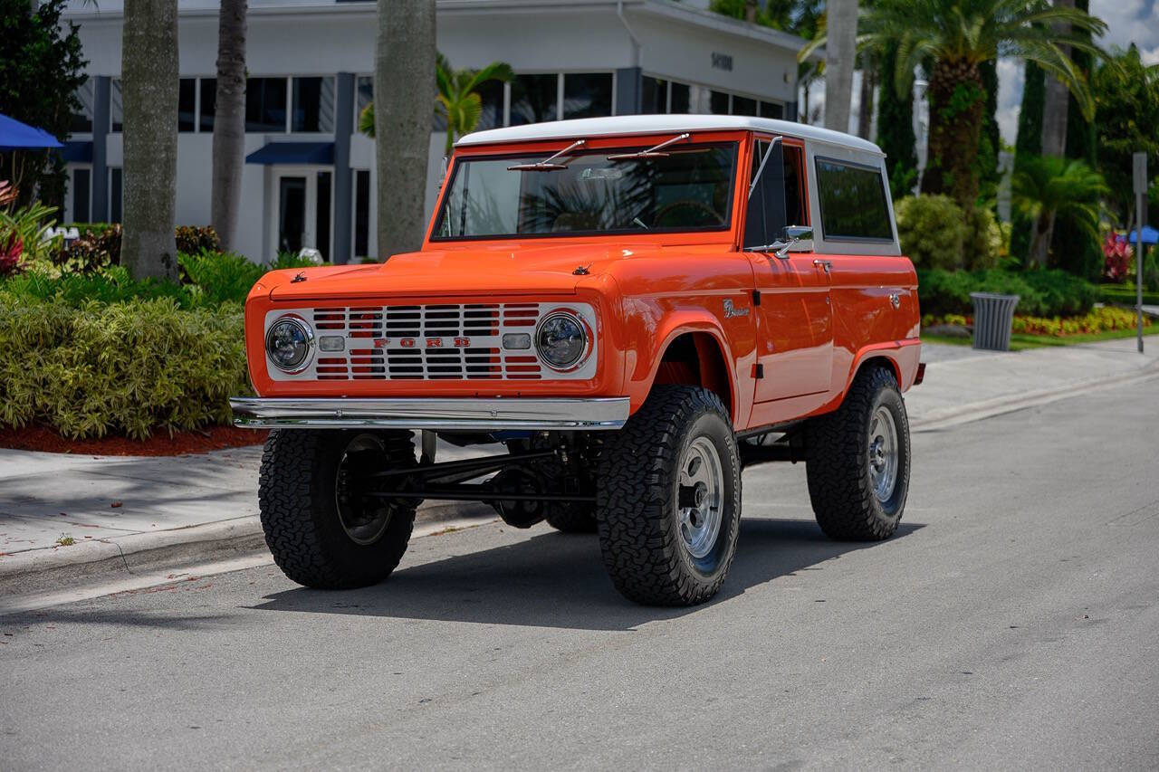 Ford-Bronco-1969-Orange-Tan