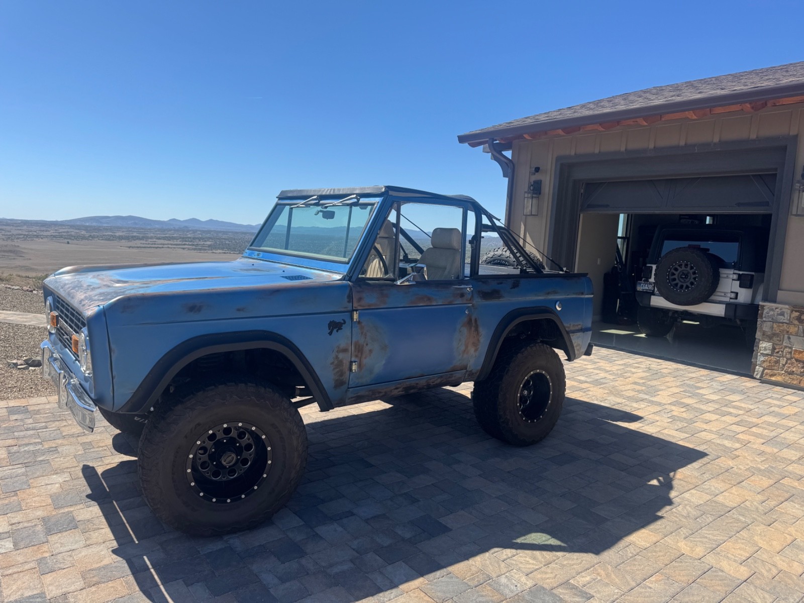 Ford-Bronco-1970-Tan
