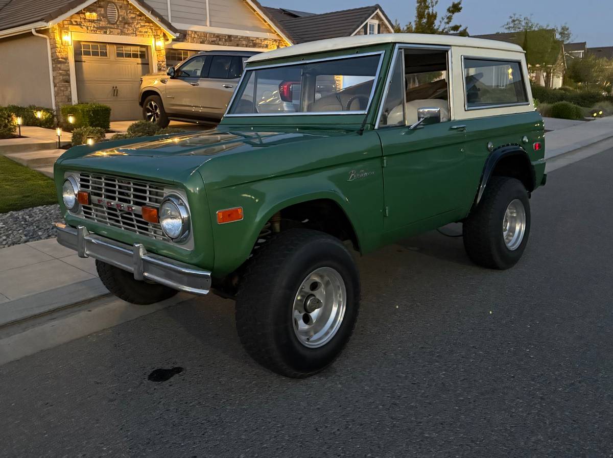 Ford-Bronco-1972-green