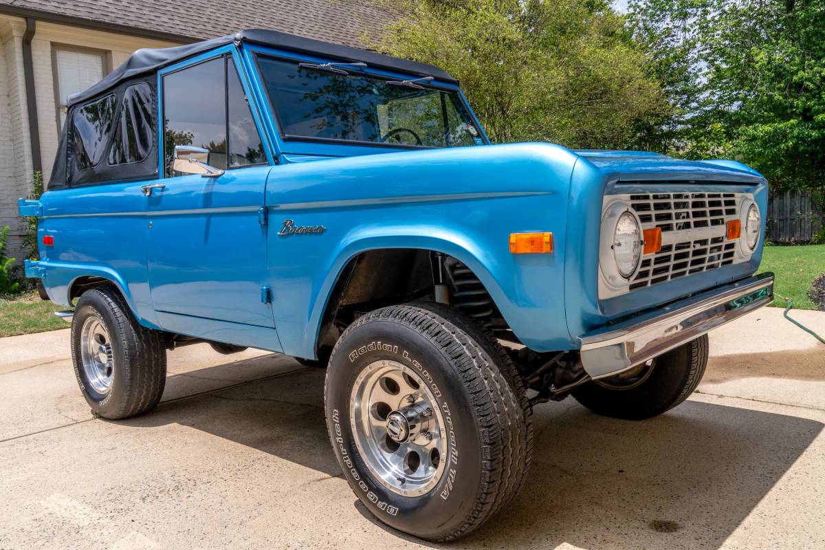 Ford-Bronco-1973-blue