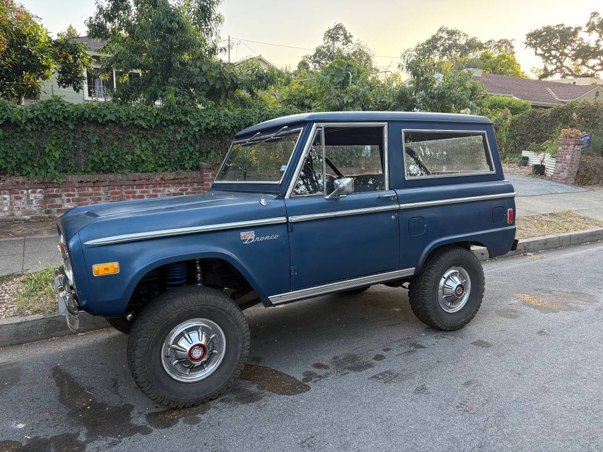 Ford-Bronco-1977