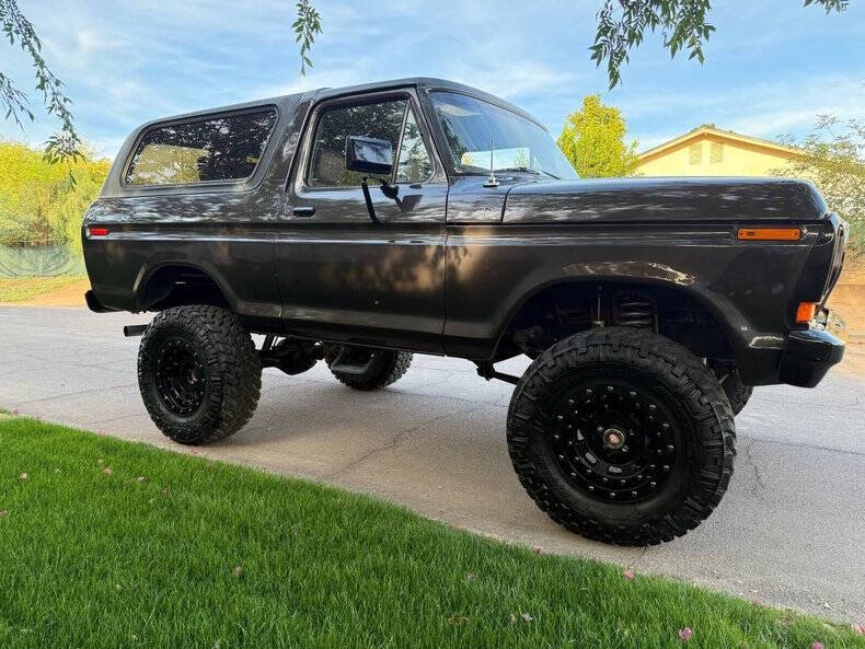 Ford-Bronco-1978-Gray-Brown