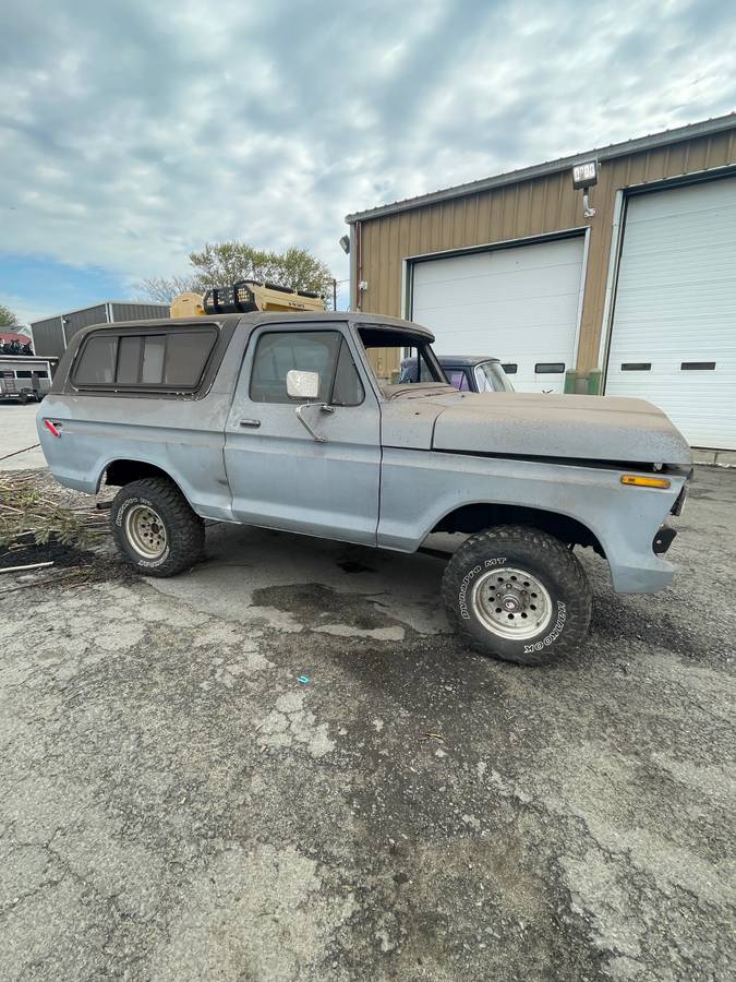 Ford-Bronco-1978-grey