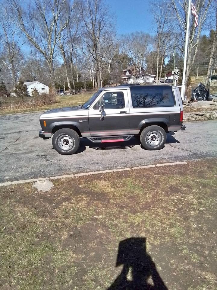 Ford-Bronco-1987-SUV-Red