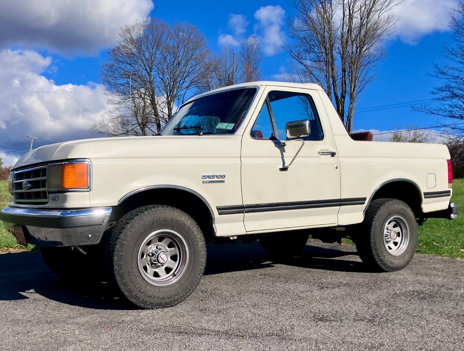 Ford-Bronco-1987-SUV-Red