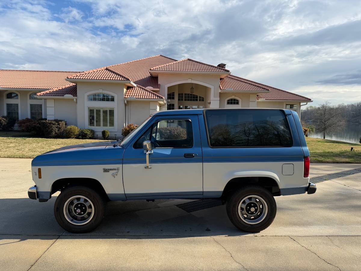 Ford-Bronco-1987