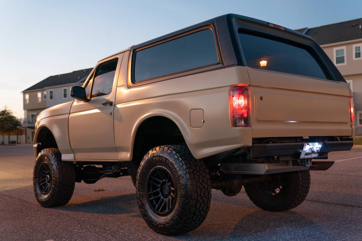 Ford-Bronco-1992