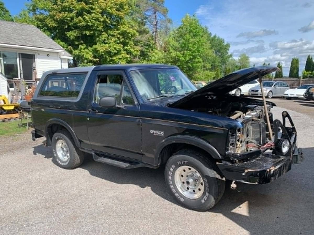 Ford-Bronco-1996