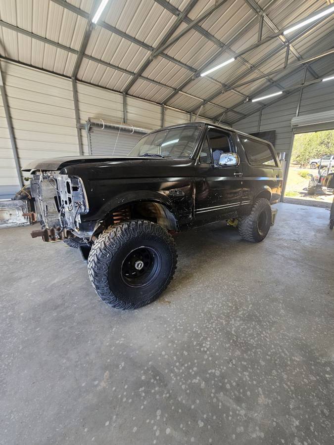 Ford-Bronco-1996-black