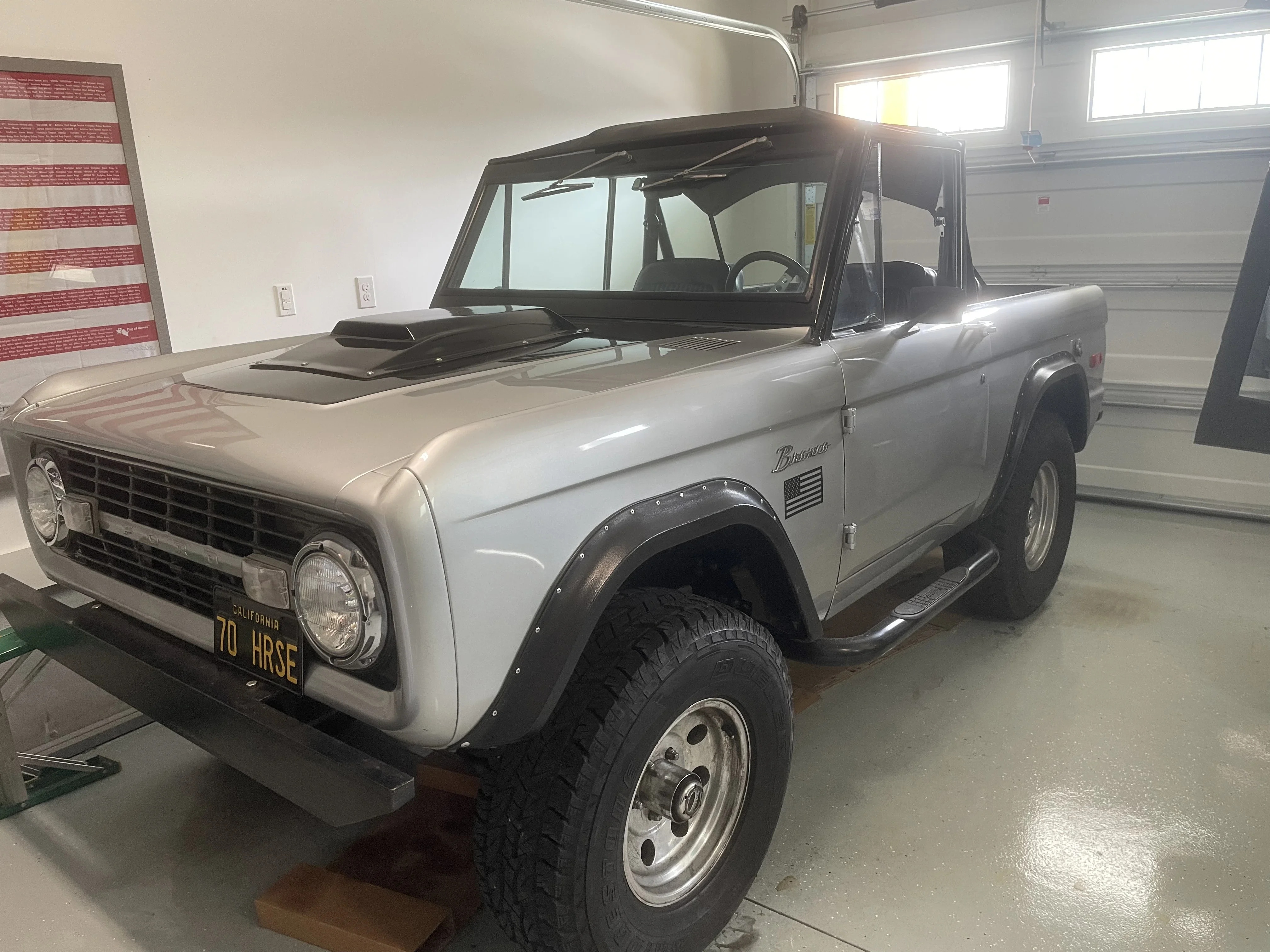 Ford-Bronco-2-door-first-edition-1970-Silver-Black