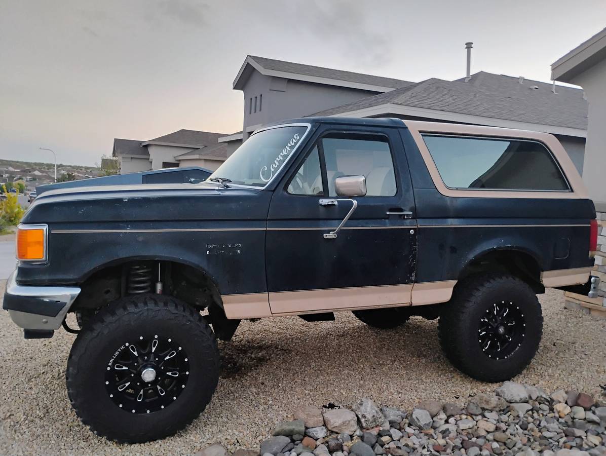 Ford-Bronco-4x4-1990