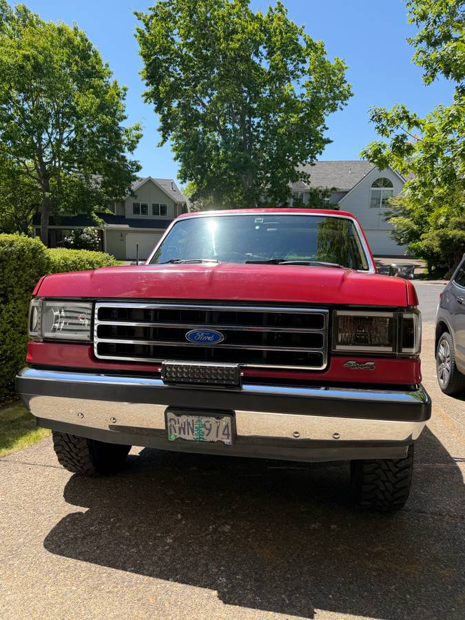 Ford-Bronco-4x4-1990-red