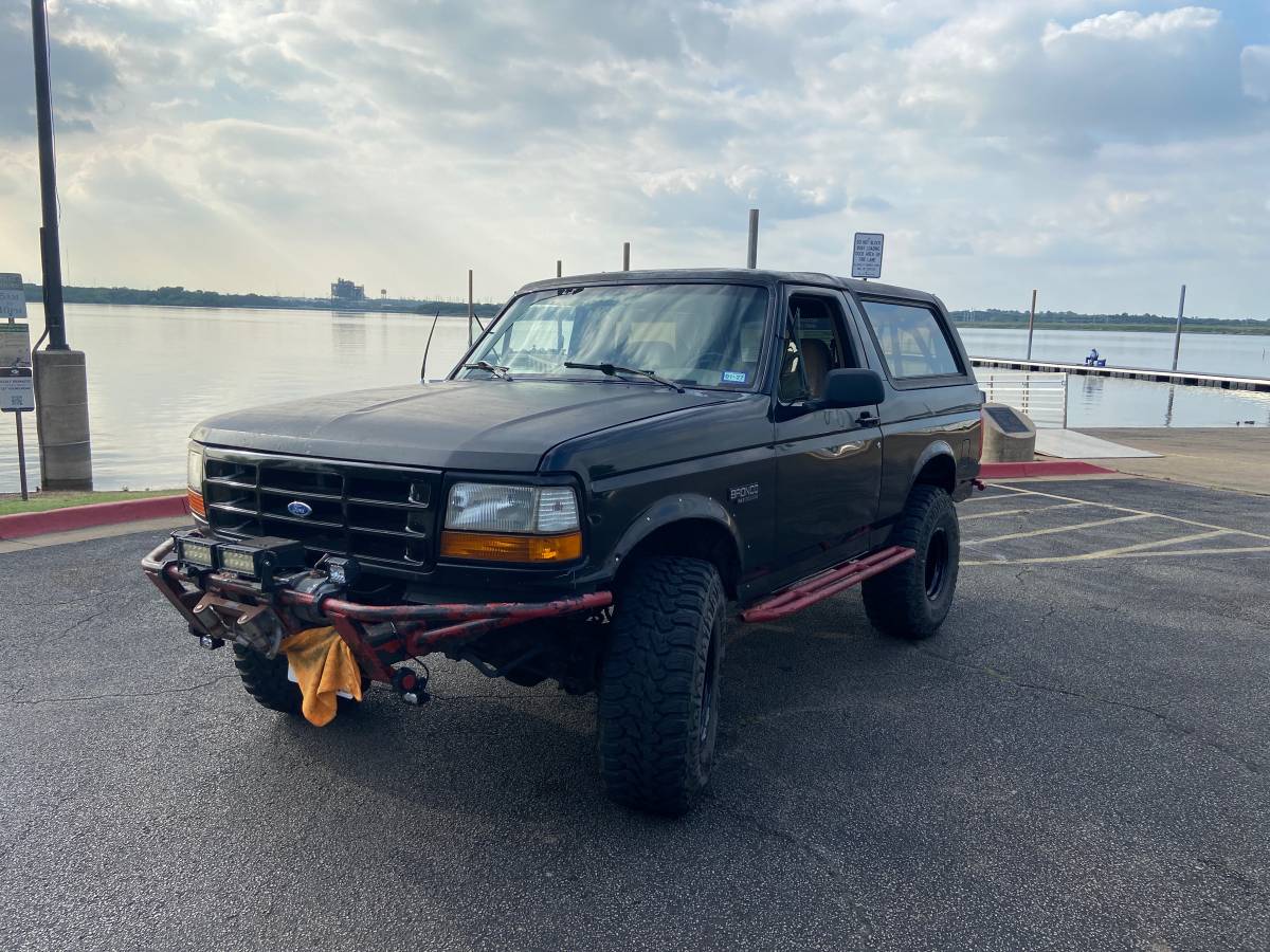 Ford-Bronco-4x4-1995-black