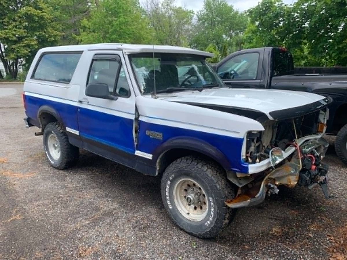 Ford-Bronco-sport-1996