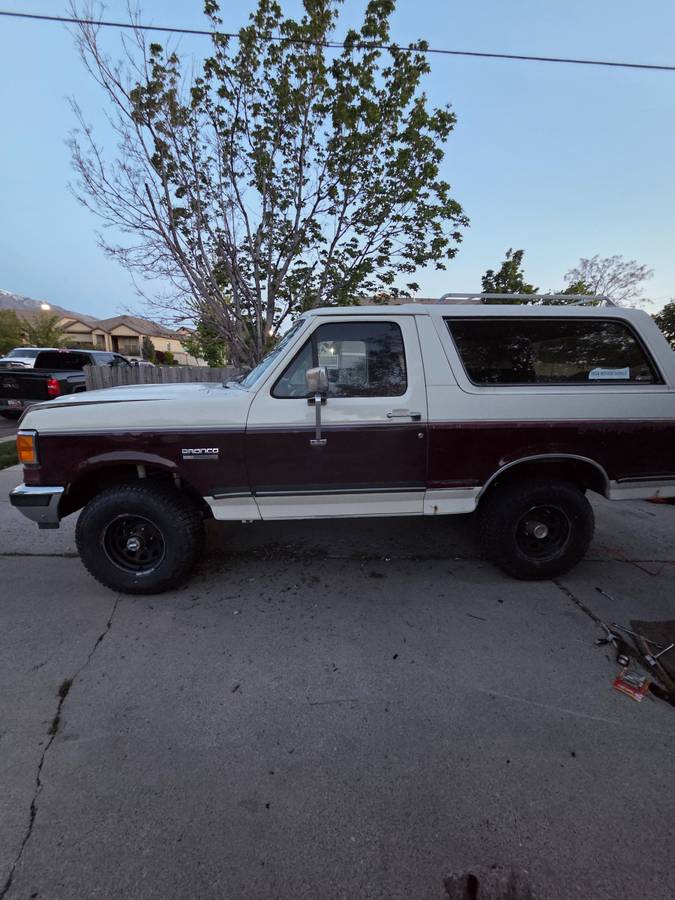 Ford-Bronco-xl-1991-red