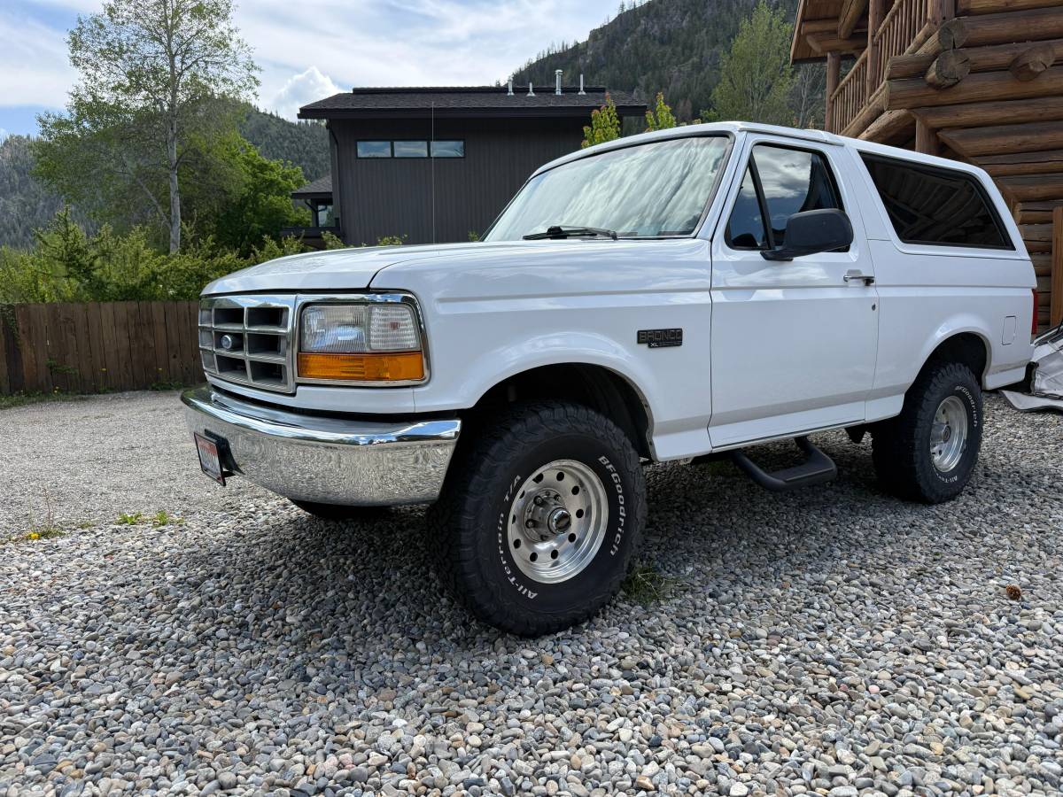 Ford-Bronco-xl-1996-white