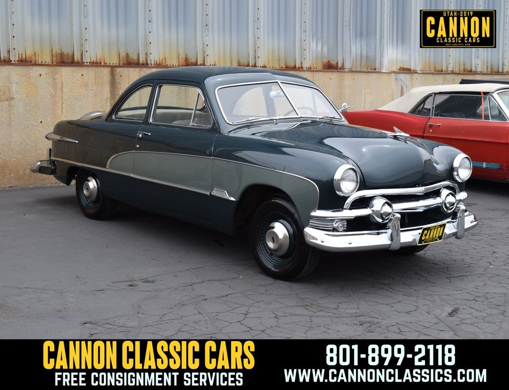 Ford-Club-Coupe-1951-Beige