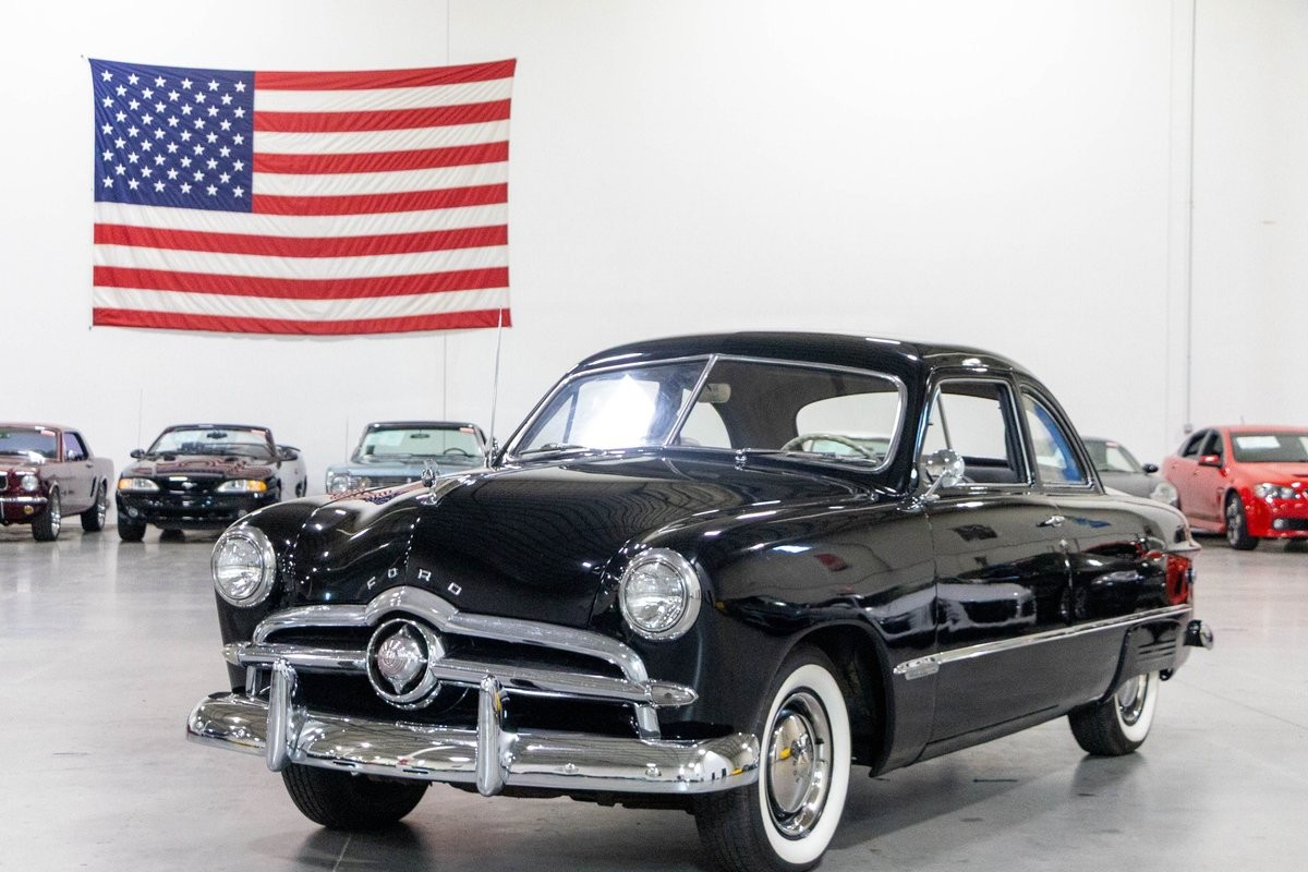 Ford-Custom-1949-Coupe-Cream