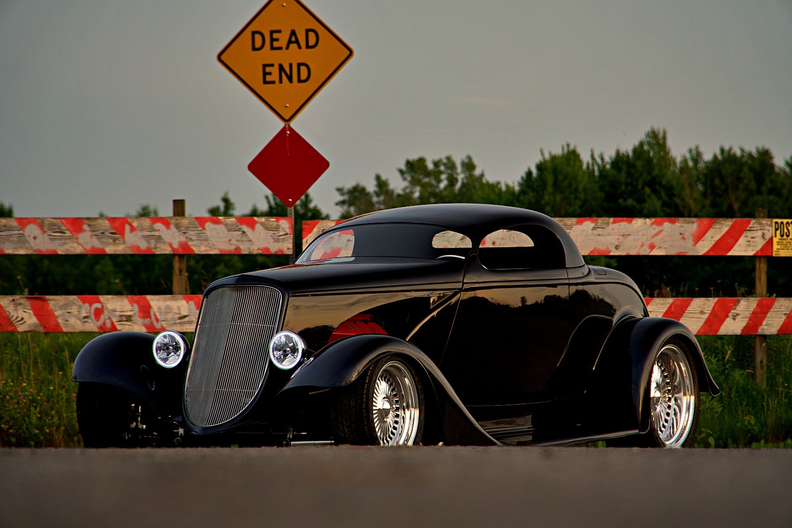 Ford-Custom-Zipper-Body-quotSinisterquot-1933-Coupe-Removeable-Hard-Top-Two-Tone-Black-Red
