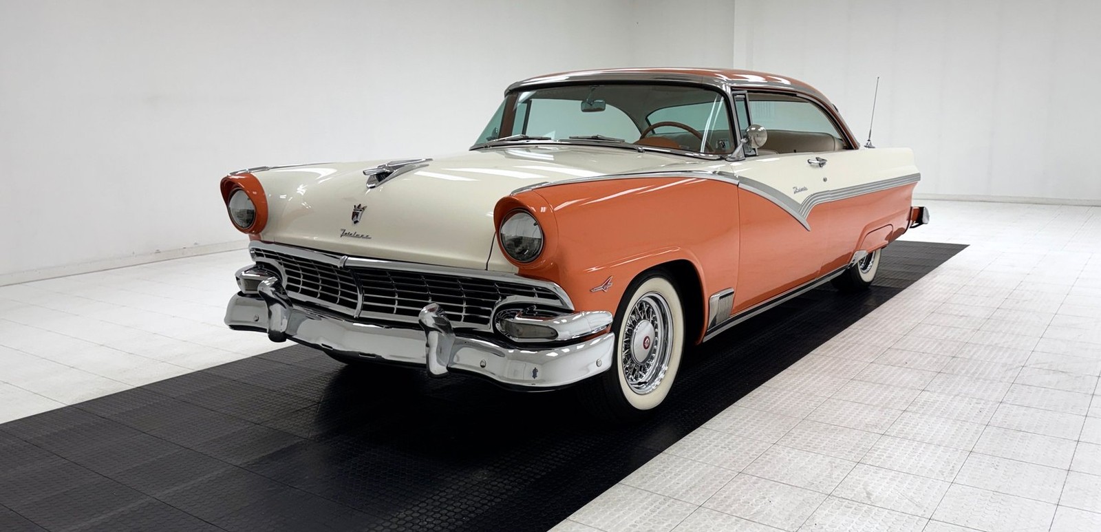 Ford-Customline-1956-Hardtop-Orange