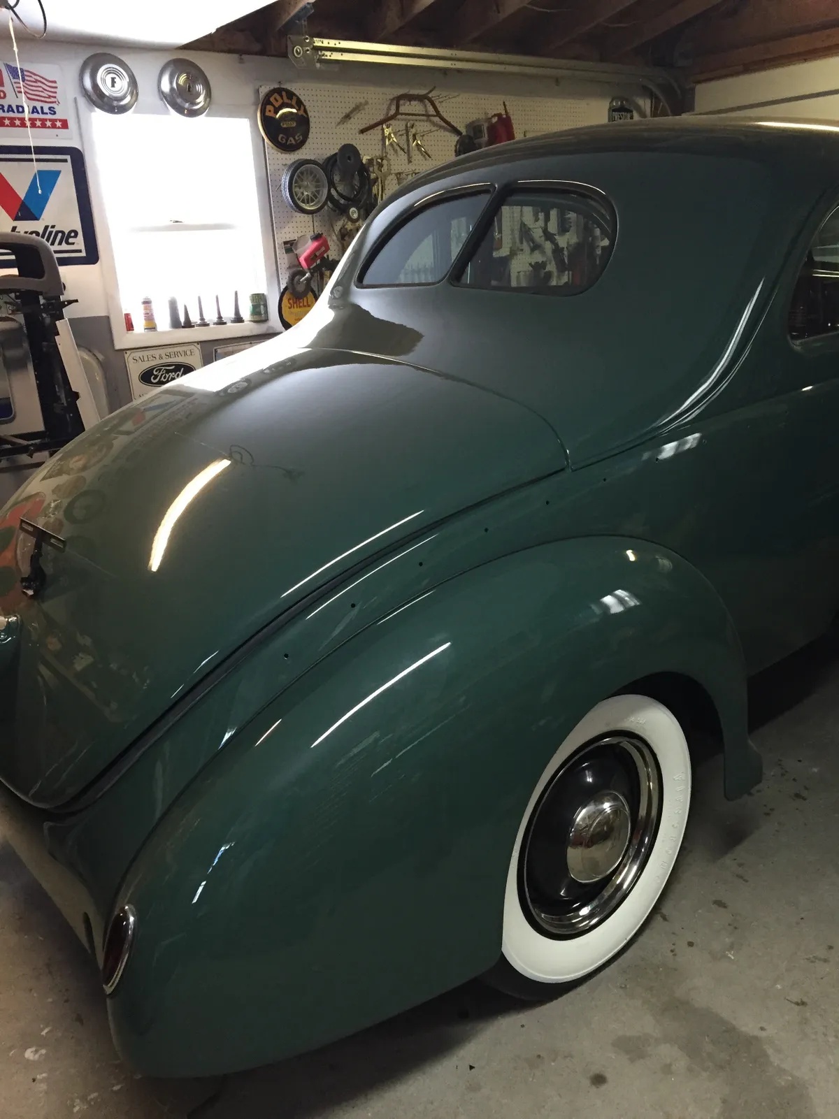 Ford-Deluxe-1938-Green-Tan