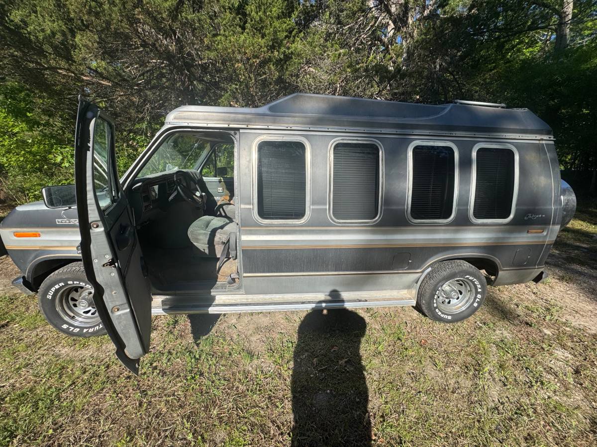 Ford-E-150-1986-grey