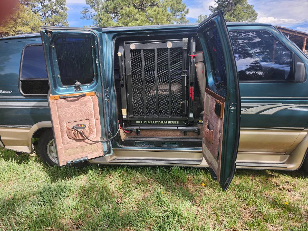 Ford-E-150-econoline-van-1996-green