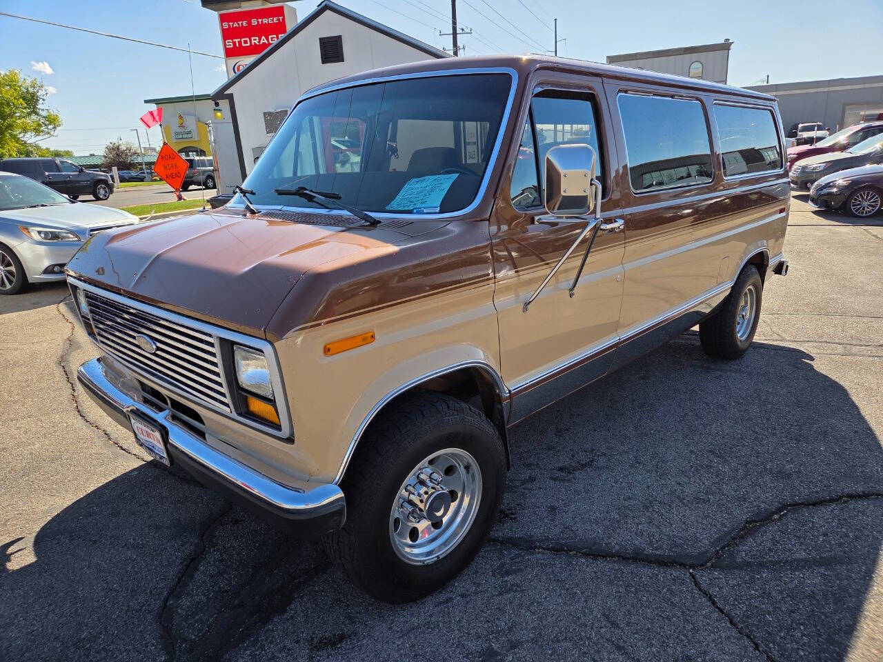 Ford-E-250-1991-Tan-Tan