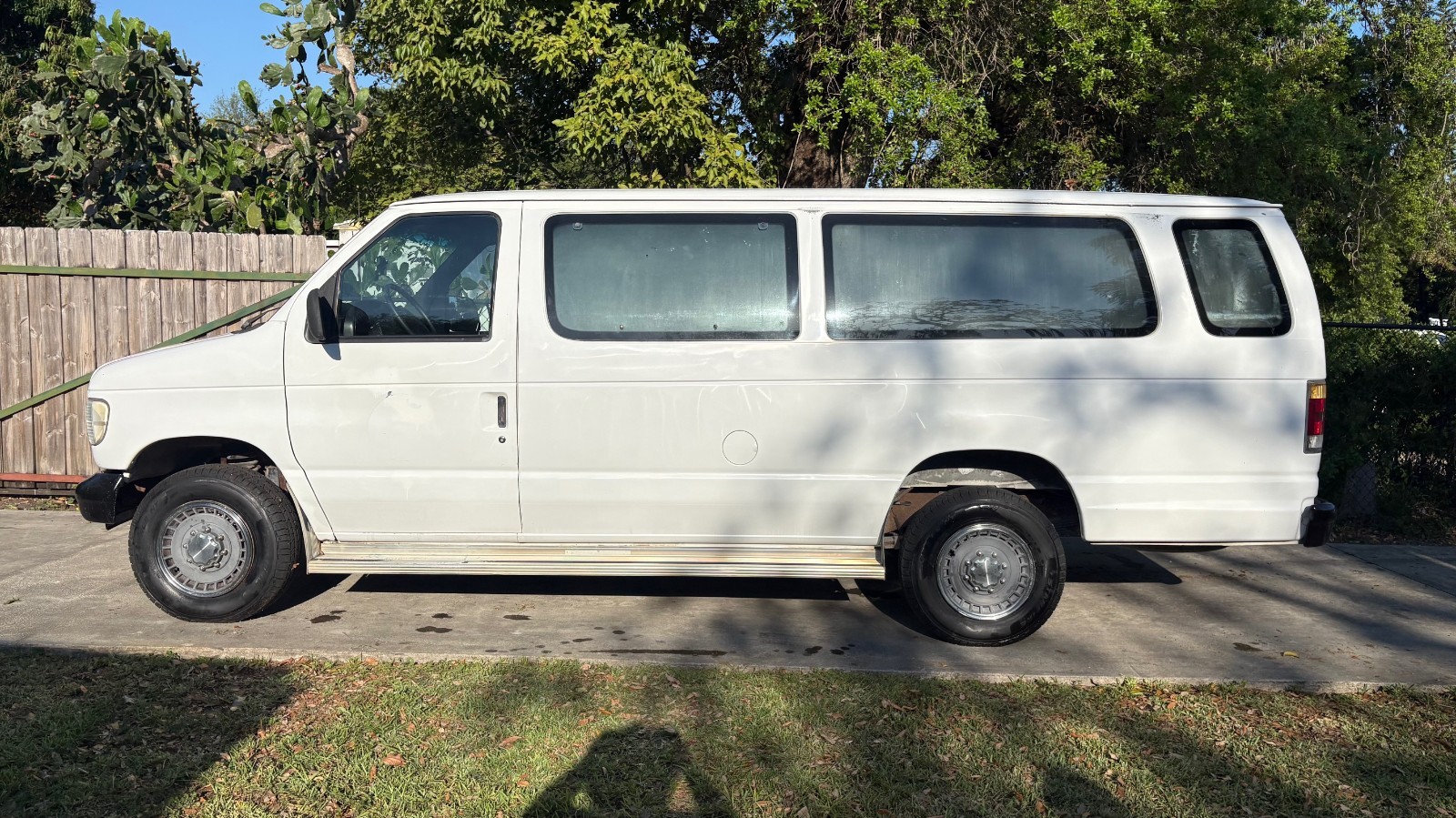 Ford-E-Series-Van-1994-Extended-Passenger-Van-Gray