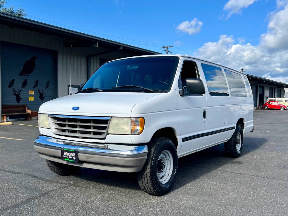 Ford-E350-15-passenger-van-1995-white