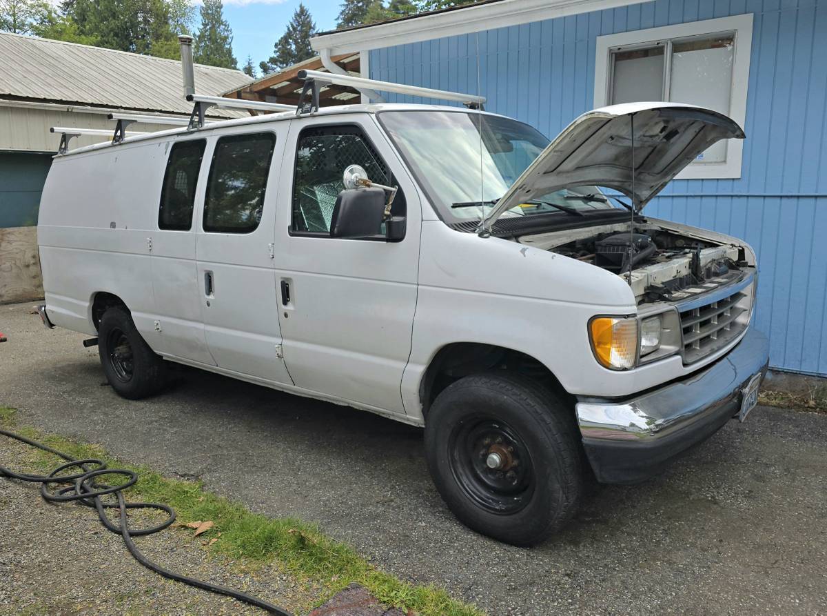 Ford-Econoline-cargo-van-1996-white
