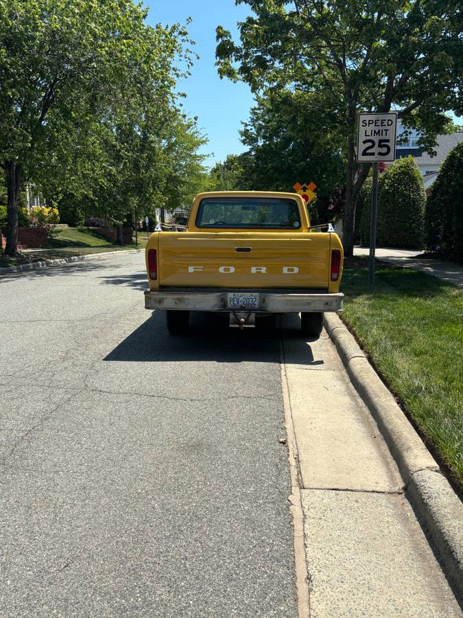Ford-Explorer-1975-yellow